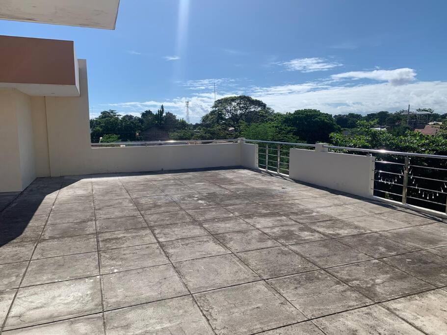 Lee'S Apartment Dumaguete City Экстерьер фото