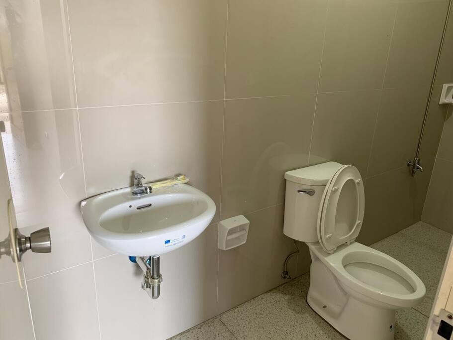 Lee'S Apartment Dumaguete City Экстерьер фото